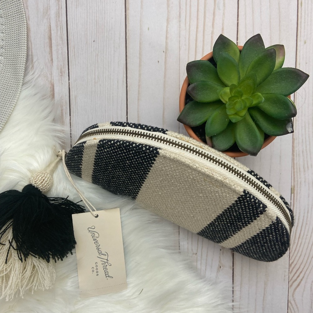 NWT Universal Thread Boho Sustainable Taco Clutch